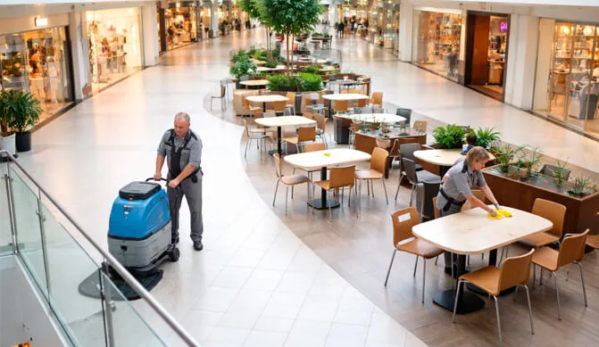 Клинеры Real Services убирает бизнец центр